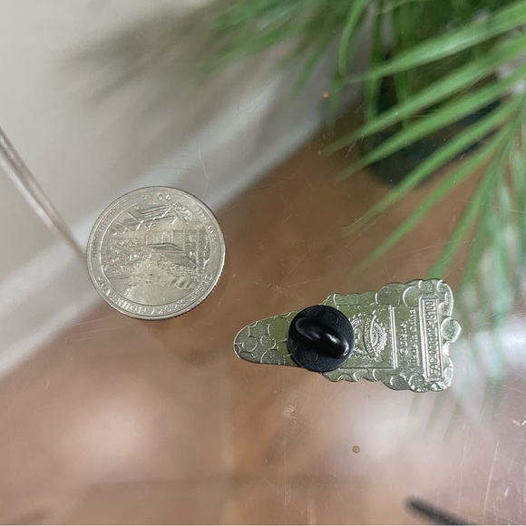 Alice in Wonderland Caterpillar enamel pin parks butterfly smoker psychedelic - Picture 5 of 5